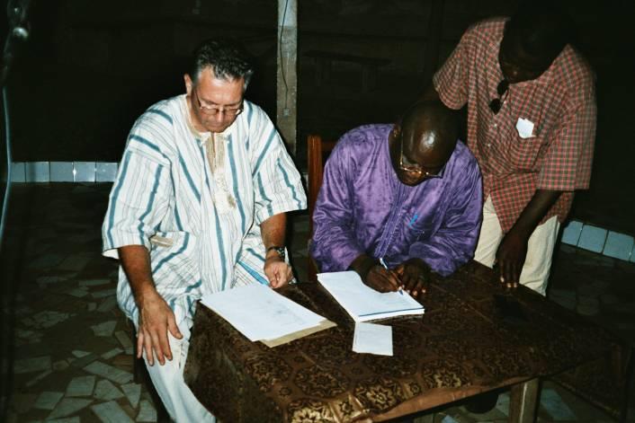 1. Voorwoord De Stichting Vrienden van Boukombé (VvB) is opgericht met als doel: het ondersteunen van lokale initiatieven in de gemeente Boukombé in Benin, West Afrika.