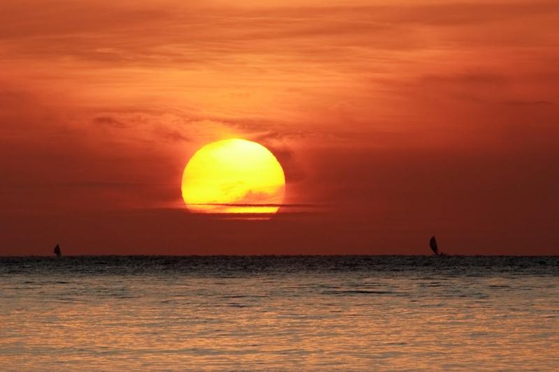 Dag 10: Lovina Je verblijft twee volle vrije dagen in een hotel aan het strand, dat in Lovina overigens bestaat uit zwart vulkanisch zand.