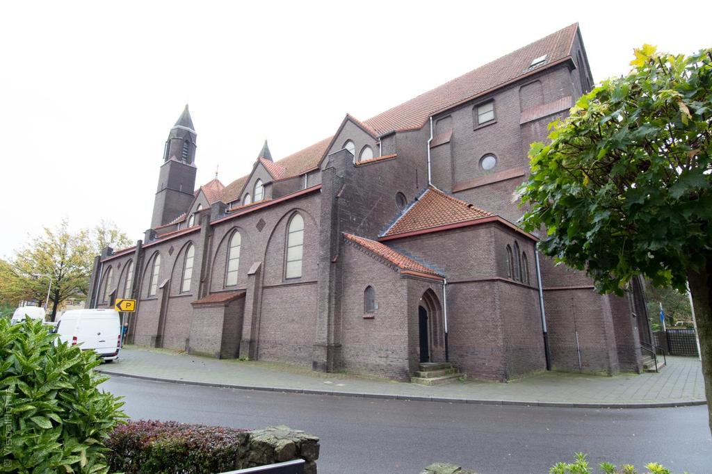 De Drieëenheidskerk is momenteel niet meer in gebruik als kerk en wordt derhalve te koop aangeboden. Het streven van het Parochiebestuur is dat de karakteristieke kerk behouden blijft.