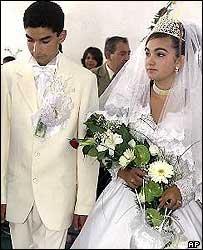 Huwelijk als hoeksteen Vroegtijdig huwelijk Bepaalde traditionele Roma-groepen Niet steeds gedwongen (!