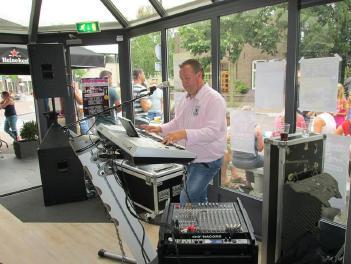 MUZIEK UIT DE JAREN 60 70 80 DOOR www.joopentertainment.