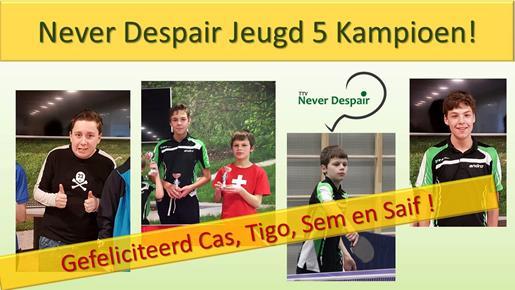 NEVER DESPAIR JEUGD 5 KAMPIOEN! Ons vijfde jeugdteam is kampioen geworden in de najaarscompetitie J5 poule C. Dat gebeurde door een klinkende 9-1 overwinning op Batswingers 2.