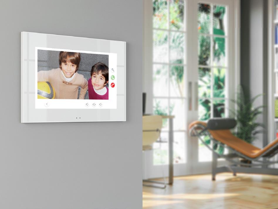 Z70 Z70 is een capacitief kleuren touch panel met 7" display. met minimalistische esthetiek. Het biedt u een complete controle over uw slimme woning.