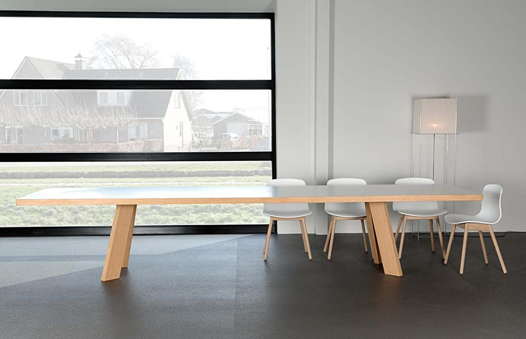 collectie TSP design: Catelijn Team (2012) Stoere stevige tafels om heerlijk lang aan te tafelen. En lang kan het zeker, want de rechthoekige TSP tafel kan zelfs tot 4 meter lengte!
