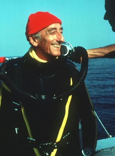 FOTO VAN DE MAAND Deze maand een foto van : Hans Janse Deze foto heb ik gekozen omdat hierop De man stat die ik zie als de oervader van het duiken nl: Jacques Yves Cousteau.
