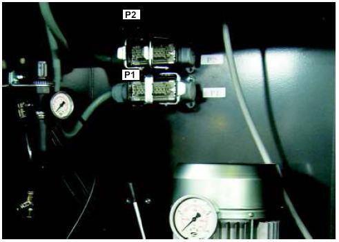 13/14): 3. Controleer de draairichting van de motor aan de hand van de sticker op de motor. 4. Draai de selectieschakelaar (8) in stand "P" (Model TWF) 5.