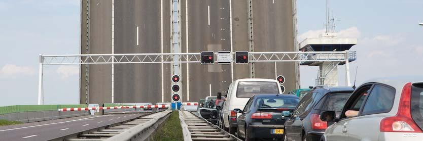 een kans zijn voor de natuur en de waterrecreatie, geen bedreiging. 2.2 Verkeer en vervoer: betere ontsluiting, minder files 1. Flevoland ligt midden in Nederland.