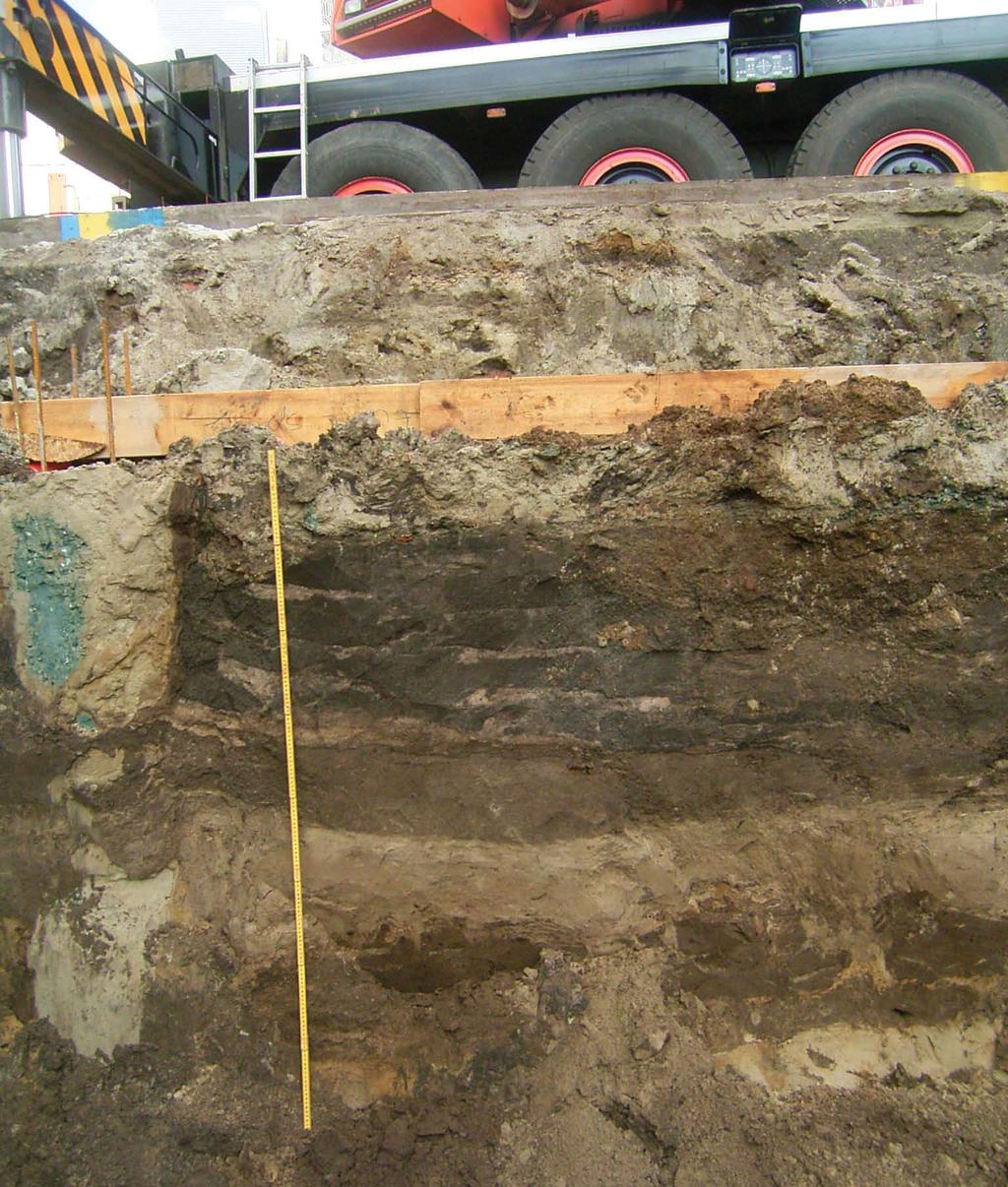 Het profiel dat aan de Haagdijkzijde is gedocumenteerd heeft geen archeologische vondsten opgeleverd.