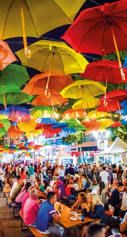 TORREMOLINOS IS CULTUUR DE STRAAT, EEN GROOT PODIUM MAANDELIJKSE EVENEMENTEN De stad is een open