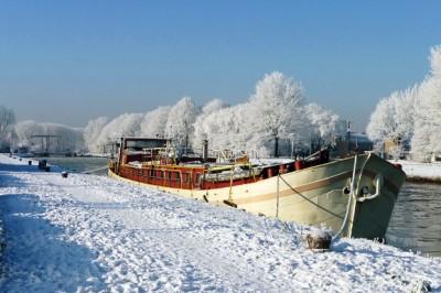 000 kg ijs en sneeuw, wel 25 beroemde verhalen vertaald in ijsen sneeuwbeelden tot wel 6 meter hoog.