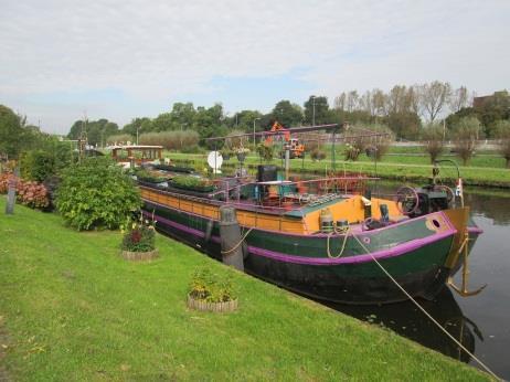 Wonen op het water is iets wat al eeuwen gebeurt in waterrijke gebieden. Maar je zou dat ook kunnen uitbreiden tot zelfs hele stadsdelen op het water.