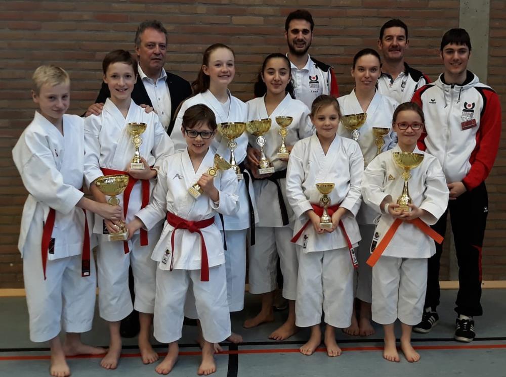 junioren dames (-59kg) - kumite 3e plaats : Lisa Bracke - senioren dames (-68kg) - kumite 3e plaats : Melissa Dubois -