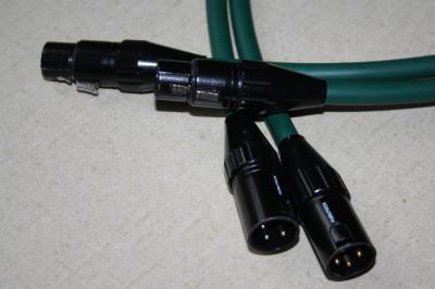 Nieuwprijs: 260,= 169,= Furutech FA-220 interlink (demo): Zelfde interlink kabels als de kabel hierboven maar dan met