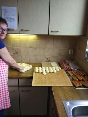 Van Gool s Worstenbrood Spektakel 2019 Lekker smikkelen voor Daan, Eline en Danny Op donderdag 14 februari 2019 vond ons 2e Worstenbroodtoernooi plaats.