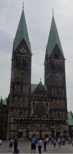 De Dom van Bremen. Het huidige gebouw stamt voor het grootste deel uit de 11 e eeuw. Alleen de beide torens van het westwerk dateren uit later tijd (ca. 1250).