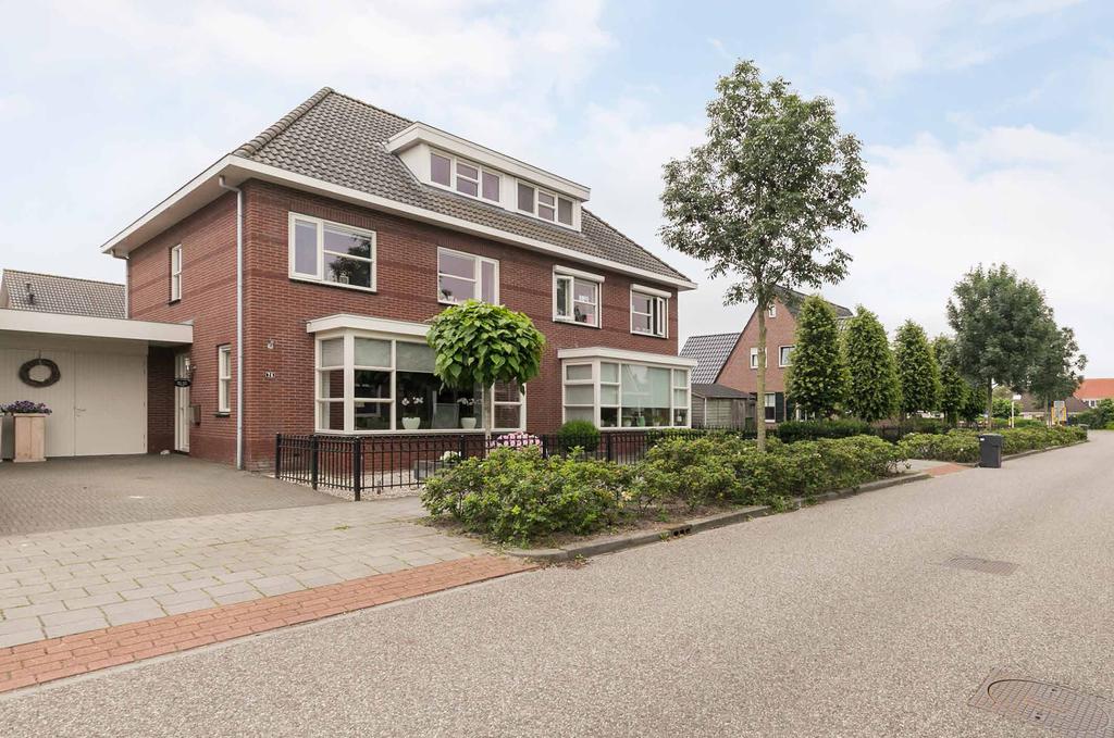 Mooie ruime 2 onder 1 kap woning in de woonwijk Oosterholt-Noord met tuin op het Zuiden.