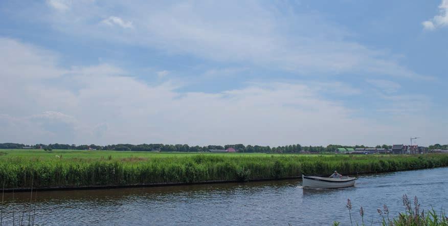 De Stationsbrug in Franeker is klaar, net als de Warrebrug nabij Tijnje. Aan de Turfroute is veel aan de oevers gedaan.