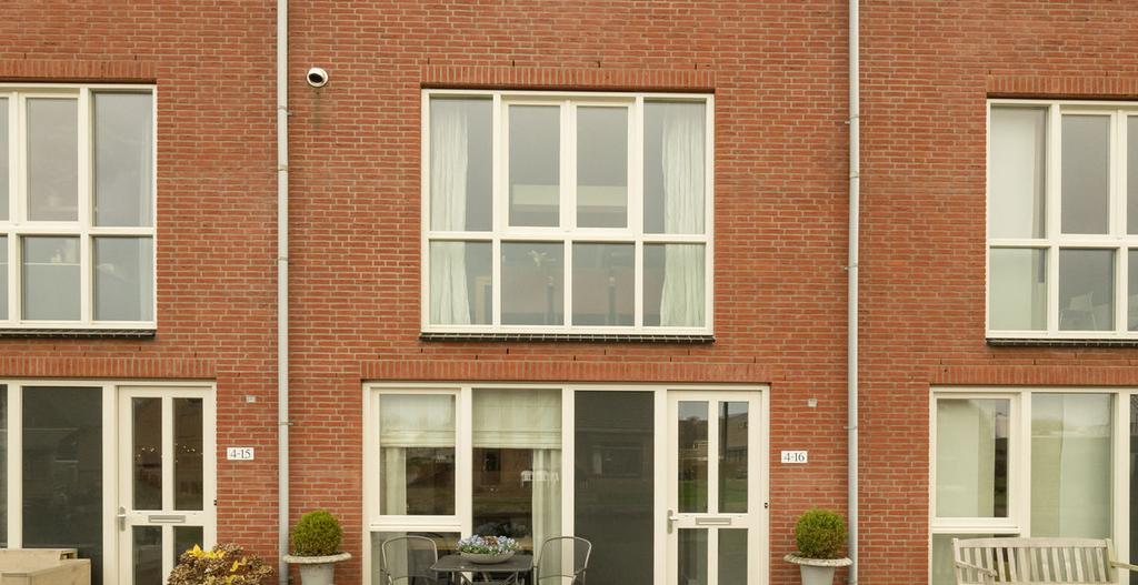 Hoge Rijndijk 4-16 Riant wonen bij de Oude Rijn! Graag maken wij u attent op dit fraai gelegen woonhuis direct bij de Oude Rijn op loopafstand van het karakteristieke centrum van Woerden.