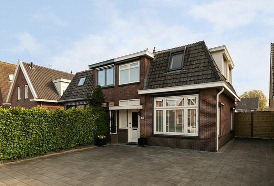 Karakteristiek doch modern wonen! De Koning makelaars presenteren: Karakteristiek doch modern wonen Een geweldige locatie in Woerden; de Nieuwendijk!