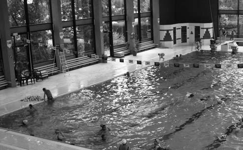Zwemmen is voorzien in de schoolprogramma's en wordt beschouwd als meest complete sport, ideaal om het hele jaar door te beoefenen.