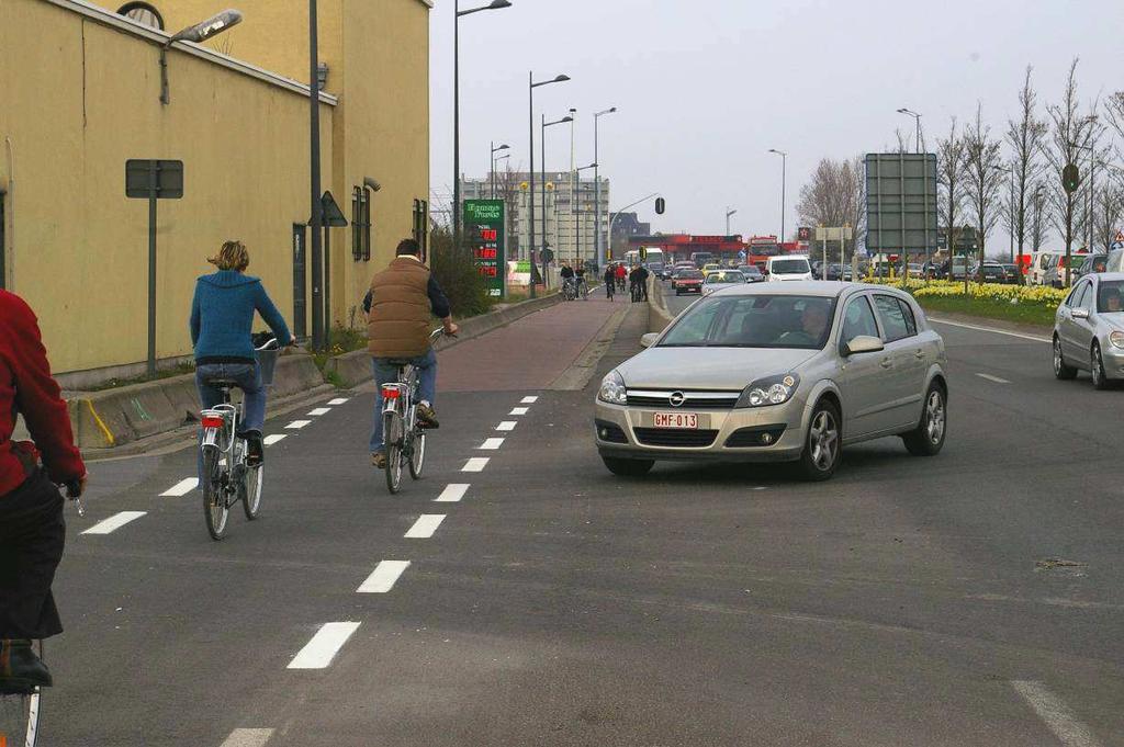 Maar daarmee is het fietspad nog niet verbreed: er ligt nog een