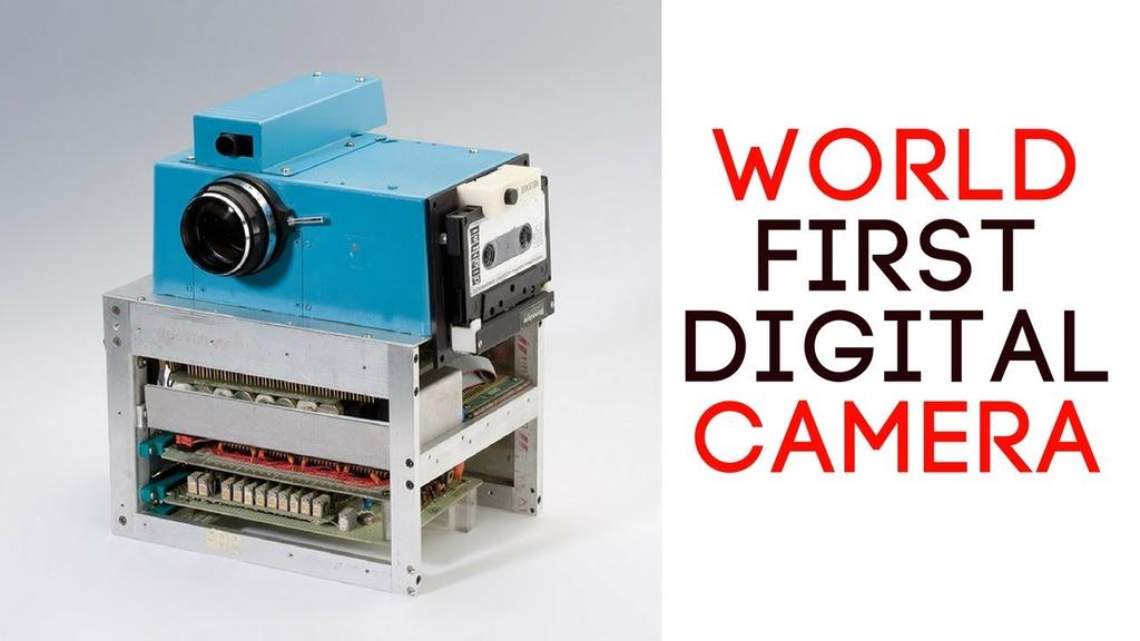 In 2001 kwam bijvoorbeeld de Canon 1D uit met 4,1 megapixels. Voor de consument kwam de eerste betaalbare digitale spiegelreflex camera in 2003 uit met de Canon 300 D.