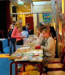 In het Dek was Boekhandel Daan Nijman weer aanwezig en konden ook de nieuwste kinderboeken gekocht worden.