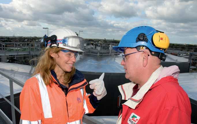 Energie-efficiëntie De isolatiescan bij Vopak is een mooi voorbeeld van nieuwe inzichten voor rendabel investeren in meer duurzame procesvoering Plant One In november 2009 lanceert minister Maria van