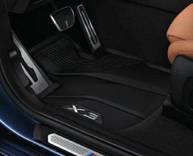 54,- BMW sleuteletui. In zwart, bruin of mocca. BMW kledinghanger voor Travel & Comfort System. Alleen in combinatie met Travel & Comfort basisdrager.