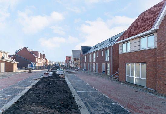 Helemaal nieuw: geheel naar eigen wens en smaak in te richten is! Heb jij er altijd al van gedroomd om een nieuwbouw woning te willen kopen? En geen zin om lange tijd te wachten? Dan is dit uw kans!