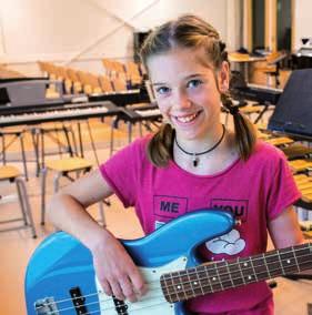 Kunst en cultuur @ school SENNA: ER IS VEEL MUZIEK OP DEZE SCHOOL. IK HEB HIER BASGITAAR LEREN SPELEN. ER ZIJN OOK VEEL ANDERE VAKKEN ALS JE CULTUUR EN BETA NIET LEUK VINDT!