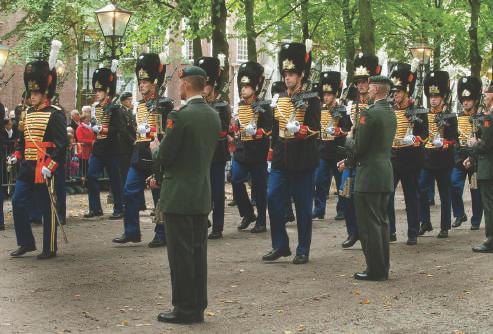 #KL200 in teken van de soldaat en zijn verhaal Landmacht viert jubileum met samenleving De Koninklijke Landmacht bestaat in 2014 200 jaar.