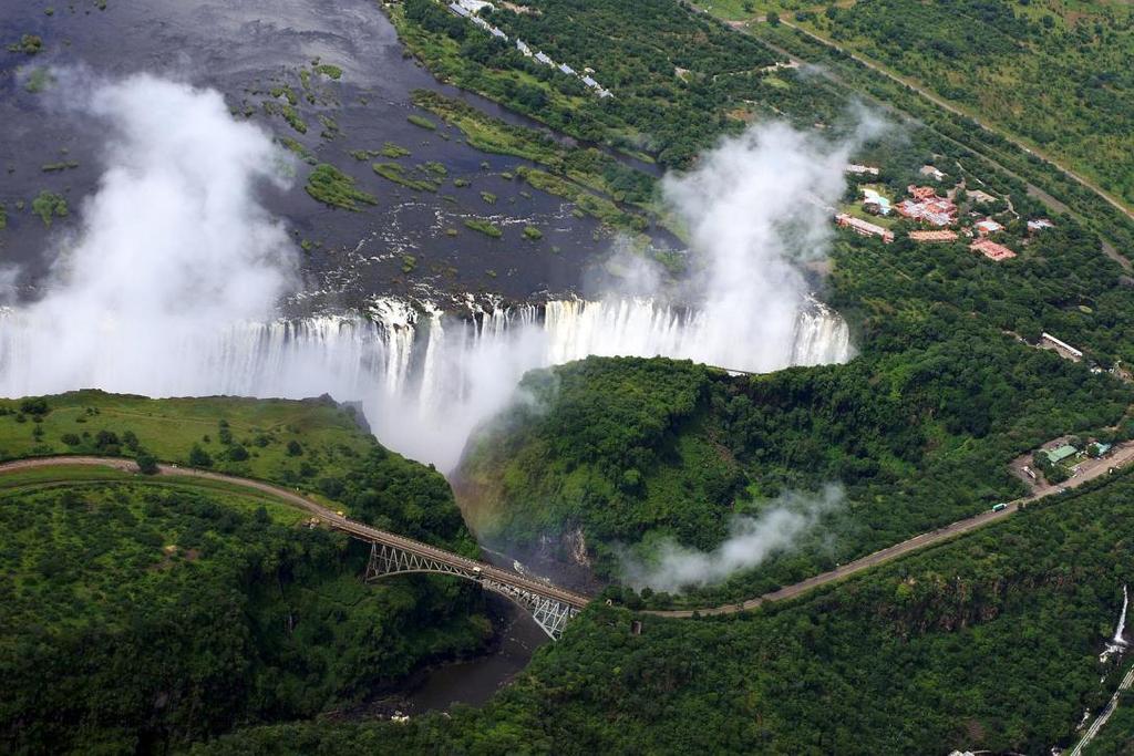 Aanvang in overleg. (Includes: Rain-forest entry fee for both sides of the falls).