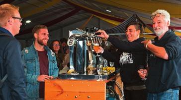 > van kaasboer tot artiest < Het Bierfestival van Brouwerij de Molen trekt jaarlijks