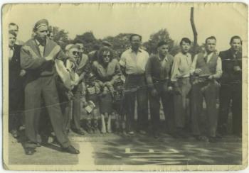 stijl eerder klassiek, maar rond 1950 bekeerde hij zich volledig tot het modernisme, hetgeen duidelijk zichtbaar is in zijn Limburgse realisaties.