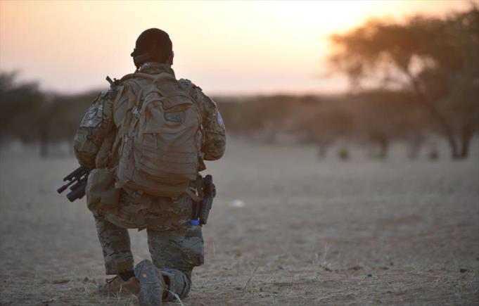 Mali De langeafstandverkenners voerden patrouilles uit in de omgeving van het Malinese Djebok en in Gao-stad. In Djebok checkten militairen de financiën van een schoolproject.