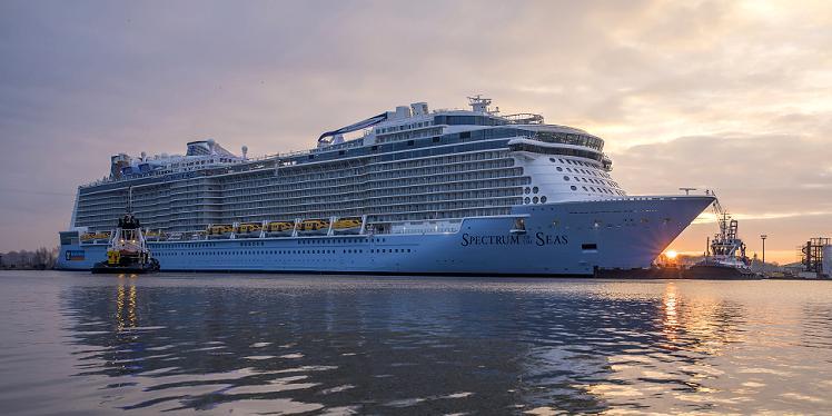 Serena Melani eerste vrouwelijke kapitein van gloednieuw cruiseschip SEVEN SEAS SPLENDOR Ultraluxe rederij Regent Seven Seas Cruises heeft vandaag aangekondigd dat Kapitein Serena Melani aan het roer