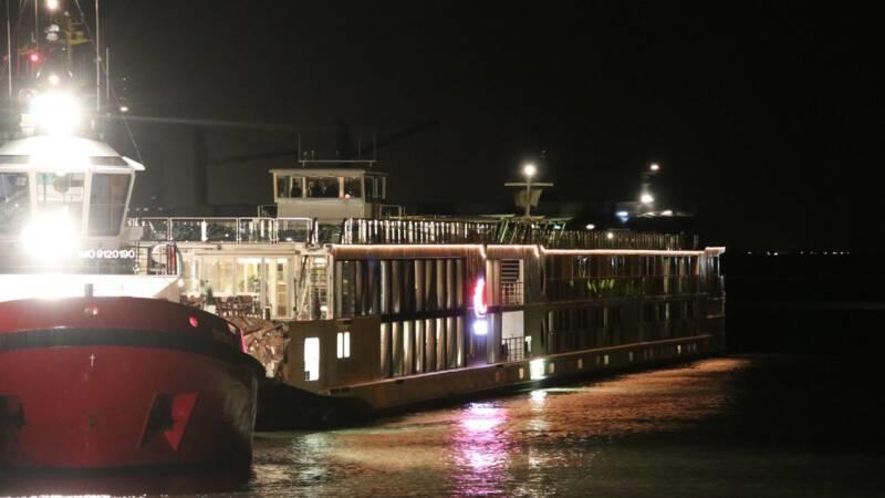 Na de botsing werd het riviercruiseschip naar Terneuzen gesleept, waar ambulancepersoneel de vijf gewonden heeft verzorgd. Passagiers mochten aan boord blijven.