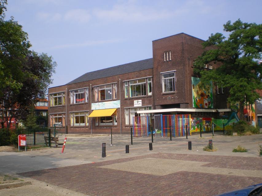 1. De School 1.1 CBS De Saenparel Onze school staat vlakbij de Zaan in Zaandam. Met de juiste aandacht en zorg ontwikkelen onze kinderen zich tot prachtige parels!