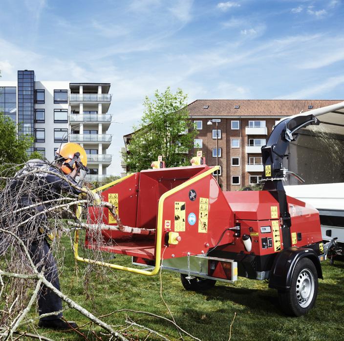 Daardoor kan eenvoudig en nauwkeurig bepaald worden waar de houtsnippers zullen landen. Bovendien is veilig transport en gemakkelijke opslag in bijvoorbeeld garages mogelijk.