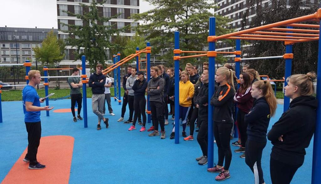 Van wie krijg ik les en waarom is hij of zij een Mastertrainer? Onze Mastertrainers ademen calisthenics!