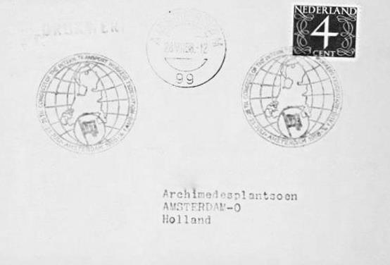 PAGINA 14 Op deze briefkaart, op 28 juli 1958 verzonden vanuit Amsterdam, vinden we gelegenheidsstempels met de afbeelding van Nederland. De kaart is niet volledig zichtbaar en niet erg duidelijk.