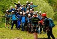 Kinderen onder de 16 kunnen deelnemen onder begeleiding van een volwassenen/ begeleider. En een minimale lengte van 1,40 m. Vlotvaren Om een echt vlot te maken moet deze eerst gebouwd worden.