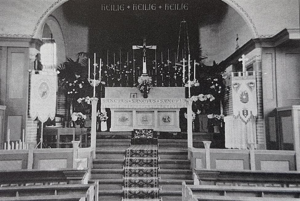 Onze geloofsgemeenschap werd door de toenmalige bisschop van Haarlem, monseigneur Augustinus J.