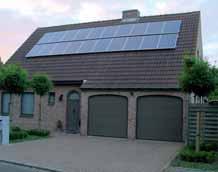 collectoren. Een dakvlak met zonnecollectoren moet een continu beeld vormen van zonnecellen.