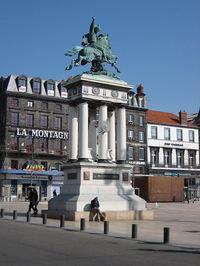 ook is er soms wel even tijd voor ontspanning, dus even met ome Henk naar Clermont Ferrand op zondagmiddag voor de koffie... Waar rook is.