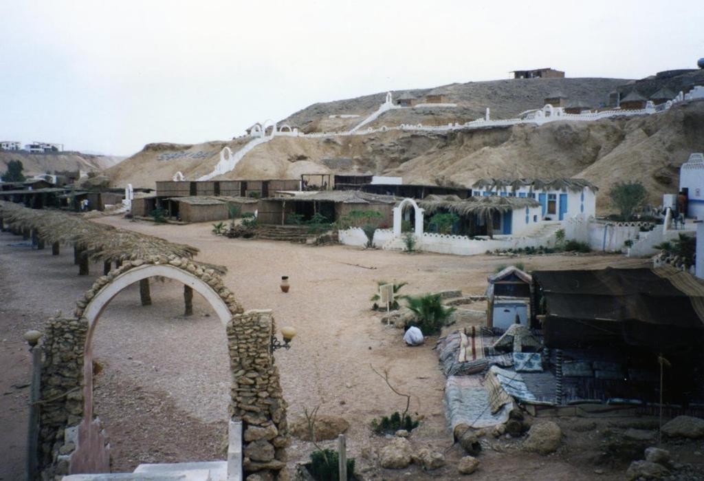 Sharm El Sheikh, 1997 Inhoud Vooraf 1... 2 Vooraf 2... 2 Schifol - Sharm el Sheikh, 9 november... 3 Bedouin Dive Home, 10 november... 6 Bedouin Dive Home, 11 november.
