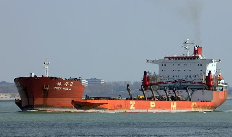 TAKA, IMO 7824821, Cement Carrier, 1979. 8-2-2019 te Chittagong op het strand gezet. THOMAS MAERSK, IMO 9064267, Container Ship, 1994.