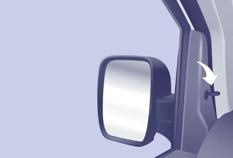 Spiegels en ruiten 87 SPIEGELS EN RUITEN Elektrisch inklappen (volgens uitvoering) BUITENSPIEGELS Bij stilstaande auto en aangezet contact kunnen de buitenspiegels van binnenuit elektrisch worden