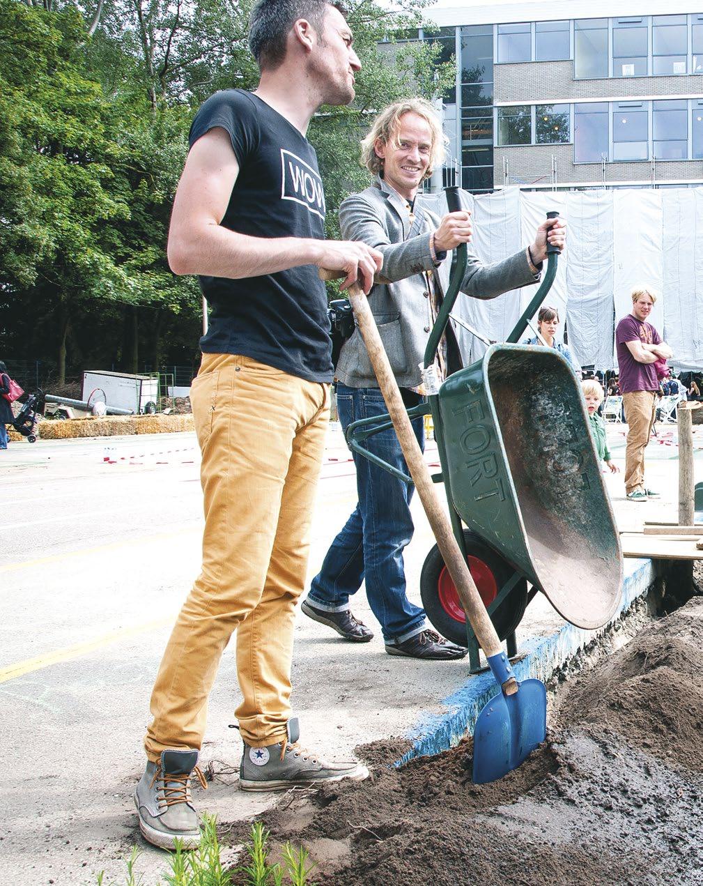 Plantagelab aan de Wiltzanghlaan in Amsterdam, een groene, creatieve ontmoetingsplek op de binnenplaats van een voormalig HTS-complex midden